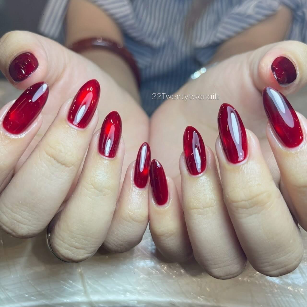 ทาสีแดง ขาว ดำ เจลมือ