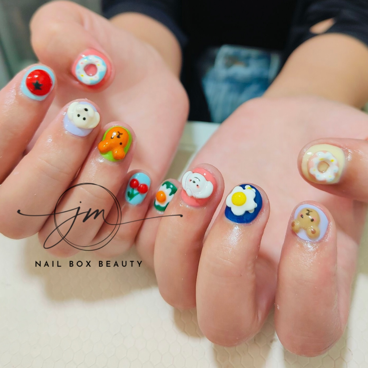 ทาสีเจลมือ+เพ้นท์ลาย(ไม่ต่อเล็บ)
